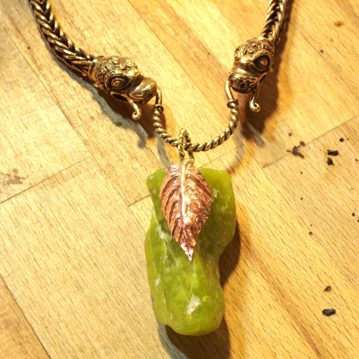 Jade in zwei Silberblättern – Bild 9