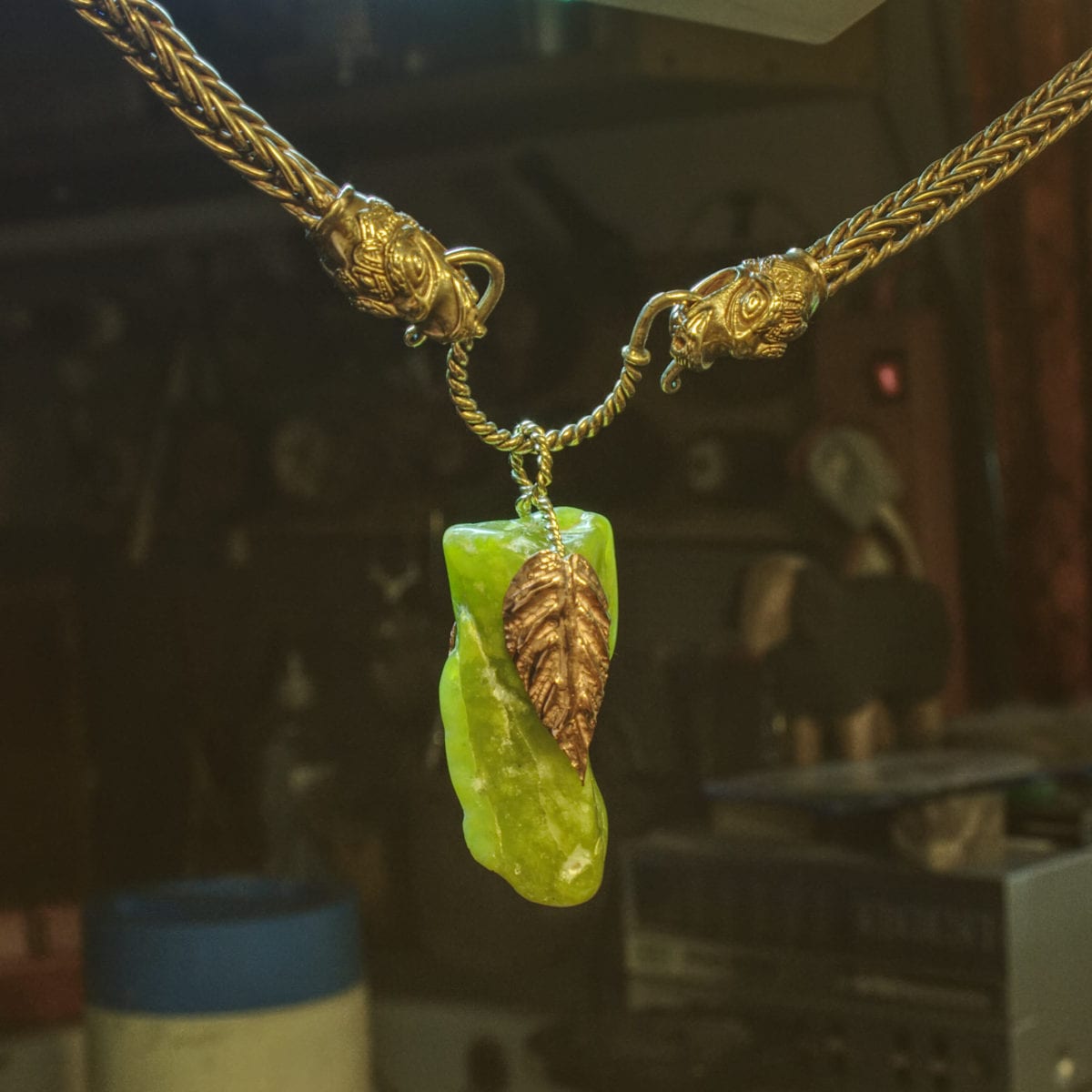 Jade in zwei Silberblättern – Bild 2