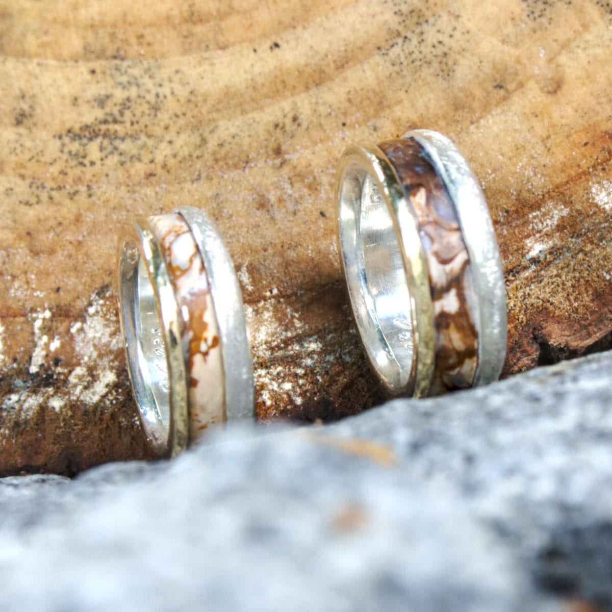 Trauringe Silber-Gold mit versteinertem Holz – Bild 15