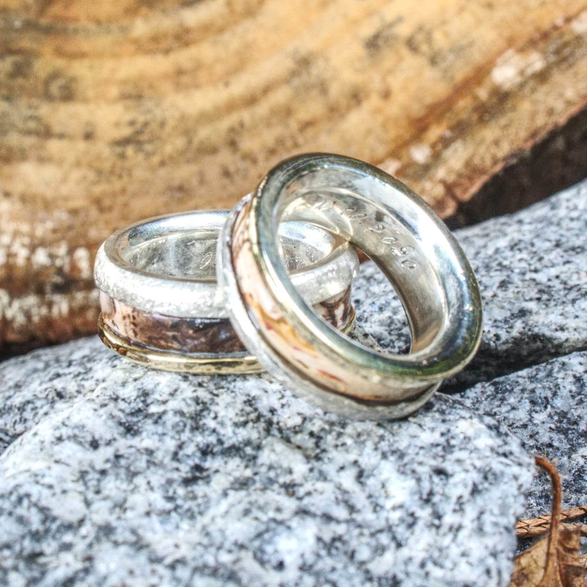 Trauringe Silber-Gold mit versteinertem Holz – Bild 11