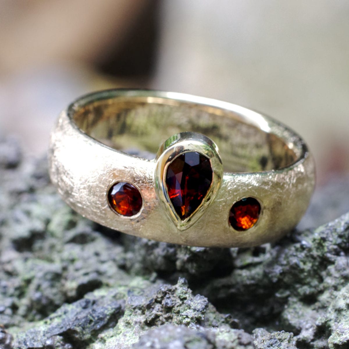 Goldring drei Granate