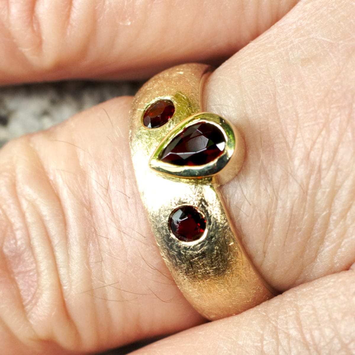 Goldring drei Granate – Bild 2