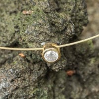 Goldsaite mit Brillant