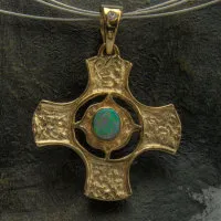 Kreuz aus Gold mit Opal