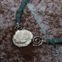 Apatitkette mit Mammutelfenbeinrose