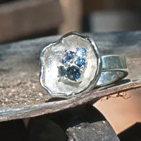 Blumenring stilisiert