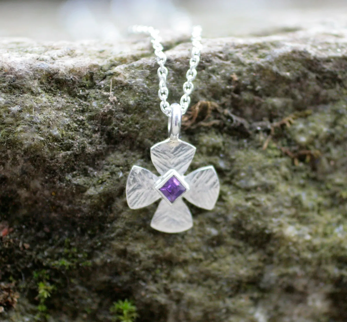 Taufkreuz mit Amethyst