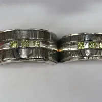 Damastringe mit Silberauskleidung und Peridot