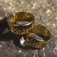 Feuerrunenringe Feuerrunenringe aus Gelbgold mit Emaille