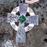 keltisches Kreuz mit Malachit