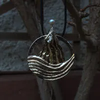 Anhänger Berg und Fluß mit Perle