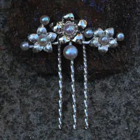 Steckkamm mit Blumen und Perlen