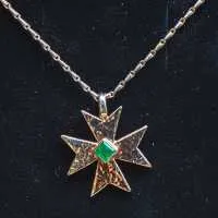 Anhänger goldenes Maltheserkreuz