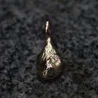 tropfenförmiger Anhänger Gold