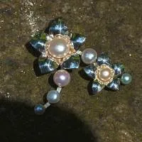 Anhänger zwei Blumen mit Perlen