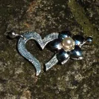 Silberschließe Herz mit Blume mit weißer Perle