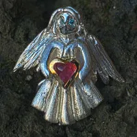 Schutzengel mit Herz aus rosa Turmalin