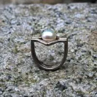 Doppelschienenring mit Perle