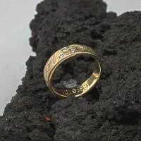 Ehering Gelbgold mit drei Brillanten