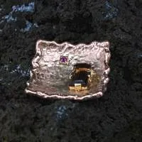 Rauchquarzund Rubin im Goldquadrat