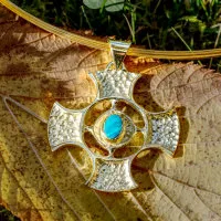 keltisches Kreuz mit Opal