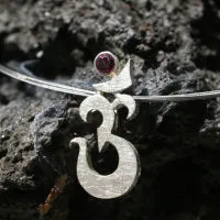 Om Silber mit rosa Turmalin