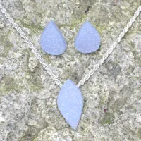 Chalzedon Ohrstecker & Anhänger