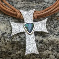 Kreuz mit Boulderopal
