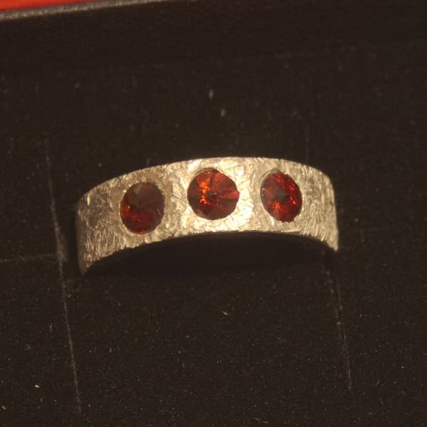 Granatring aus Silber