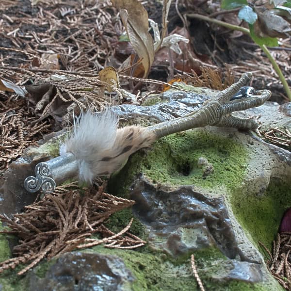 Triscele mit Vogelklaue