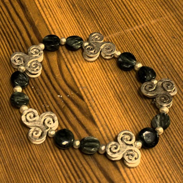 Triscele-Armband