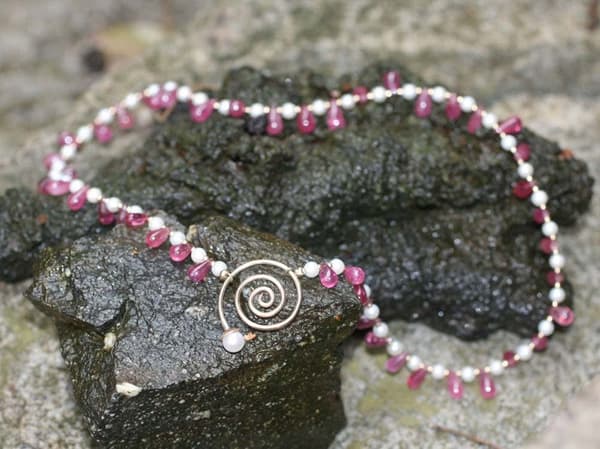 Rubintropfen Collier mit Ohrringen