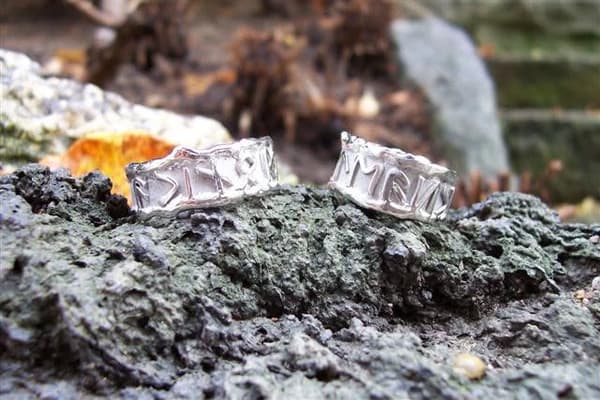 Platinringe mit aufgesetzten Runen