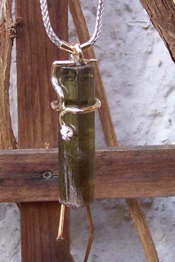 Schlange mit Turmalin grün