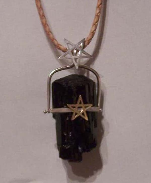 Pentagramm mit schwarzem Turmalin