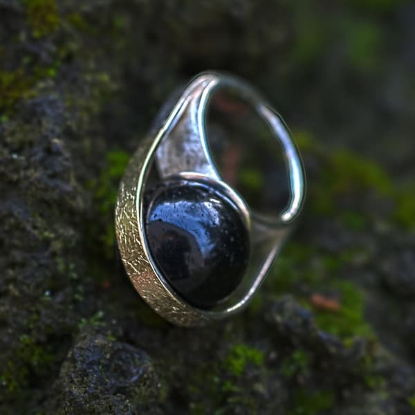Ring mit Turmalin-Kugel