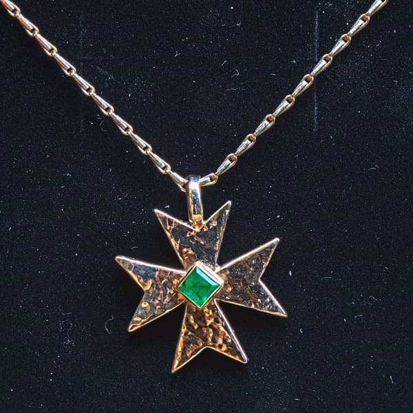 Anhänger goldenes Maltheserkreuz