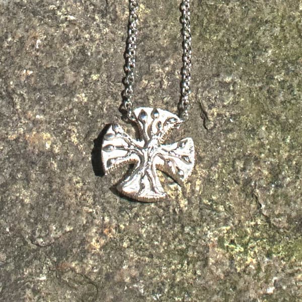 Kreuz mit Lebensbaum