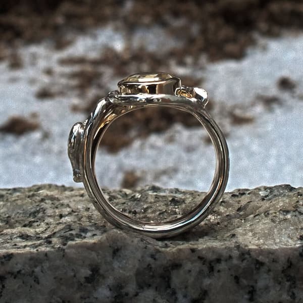gelber Saphirring mit Silberring Schlange