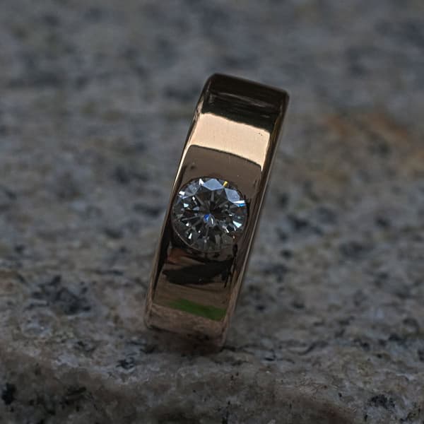 Gelbgoldring mit Brillant