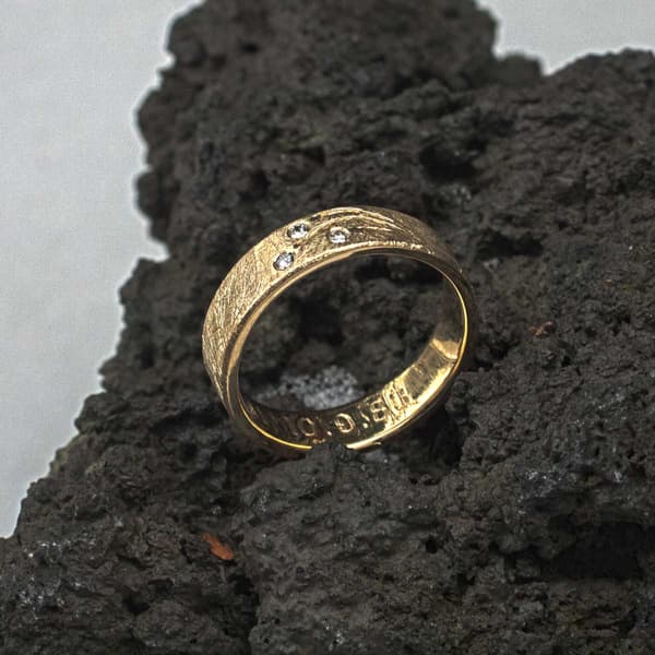 Ehering Gelbgold mit drei Brillanten
