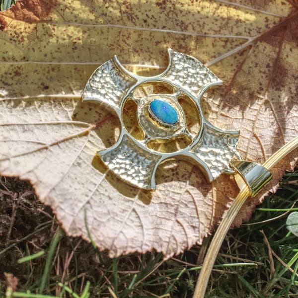 keltisches Kreuz mit Opal – Bild 2