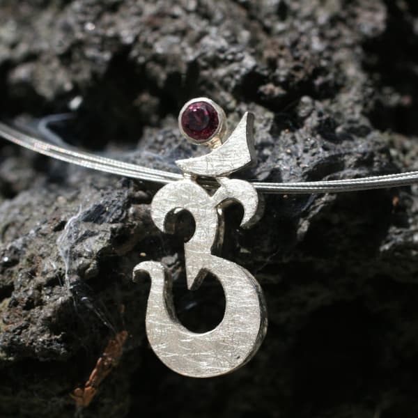 Om Silber mit rosa Turmalin