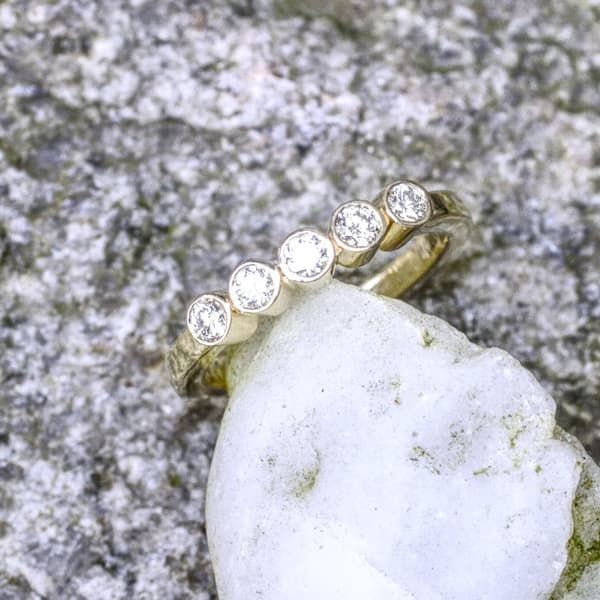 Verlobungsring mit 5 Brillanten – Bild 4