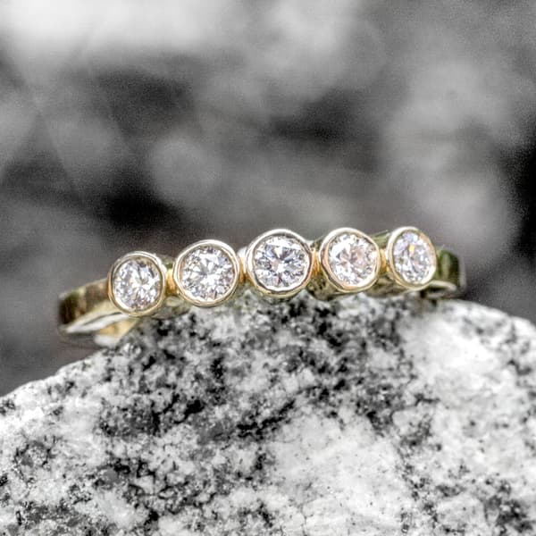 Verlobungsring mit 5 Brillanten – Bild 2
