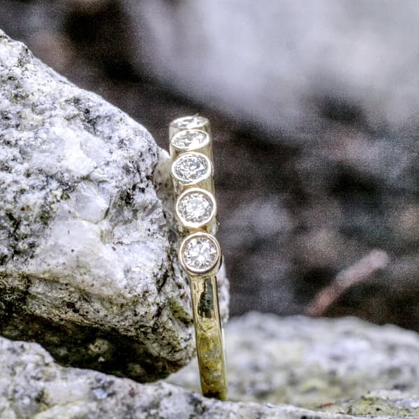 Verlobungsring mit 5 Brillanten – Bild 3