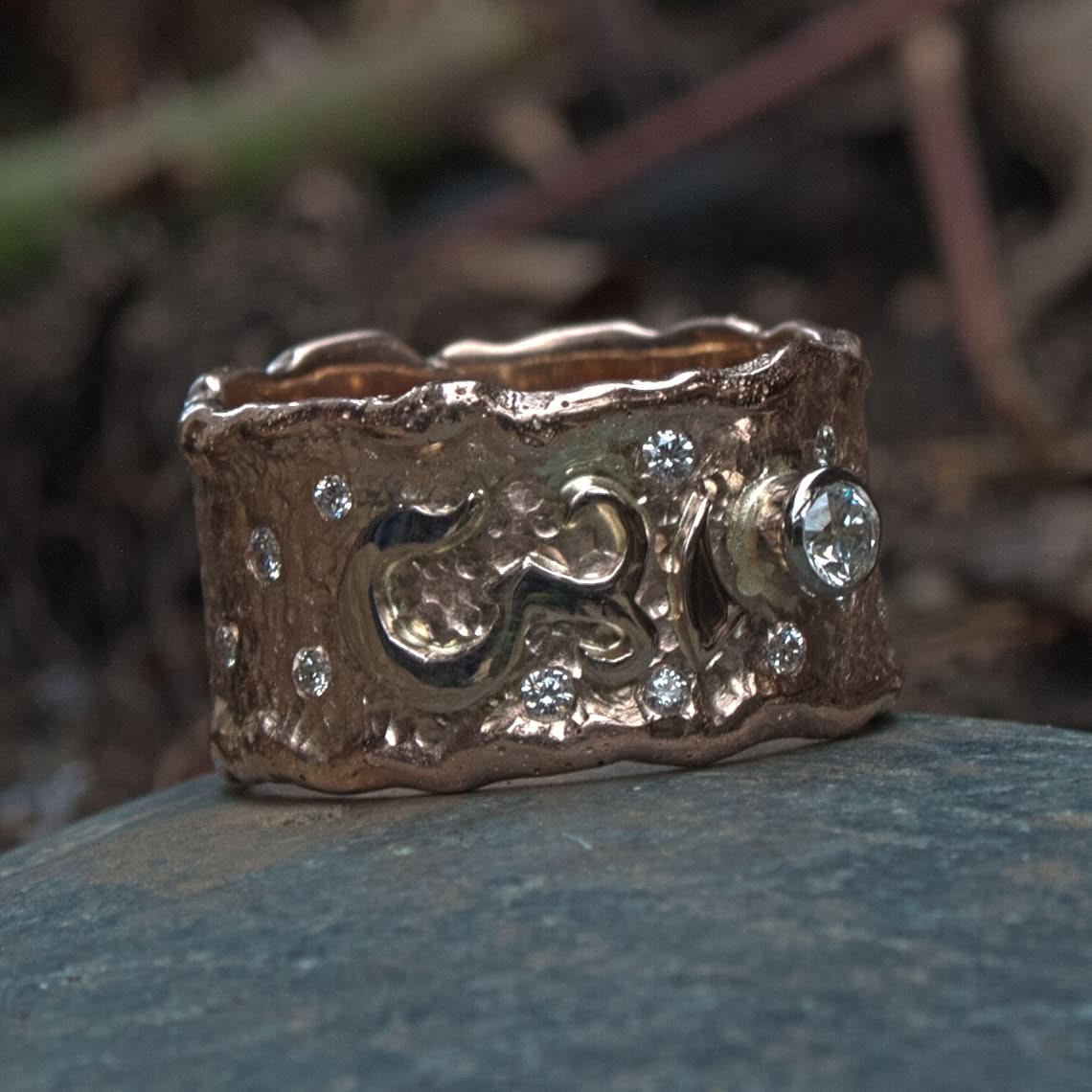 Goldring mit Om-Zeichen