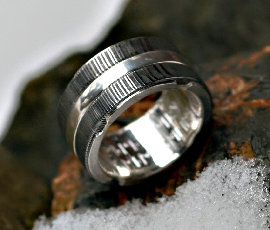 Damastringe mit Silberauskleidung und Peridot