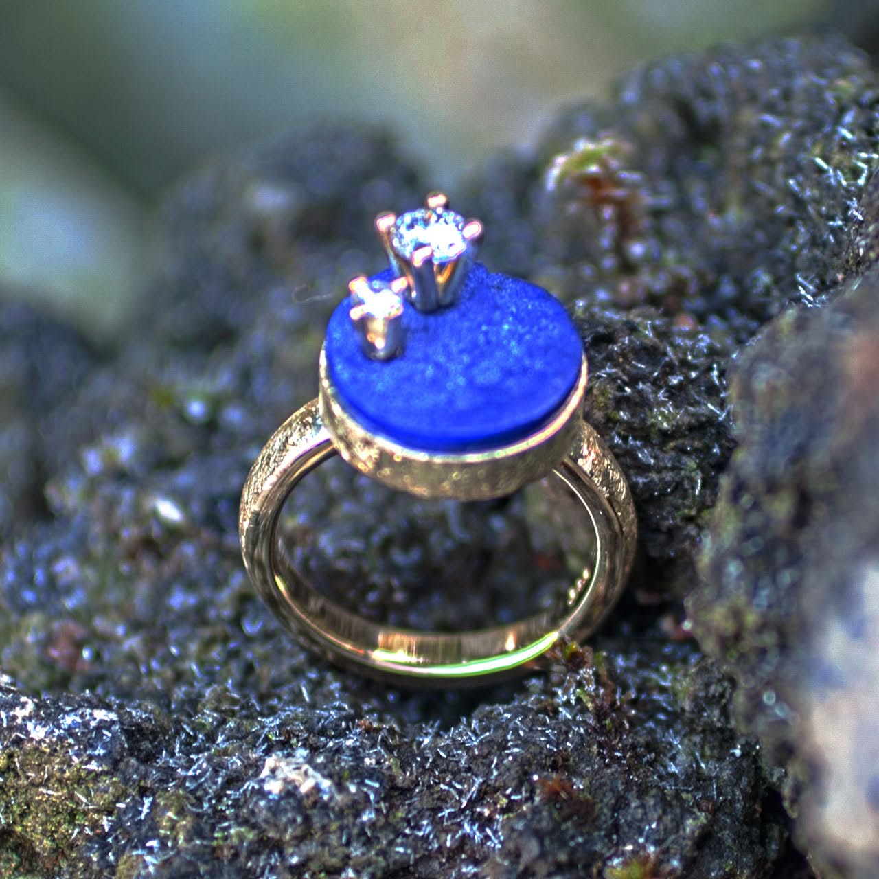 Goldring mit Lapilazuli und Brillanten
