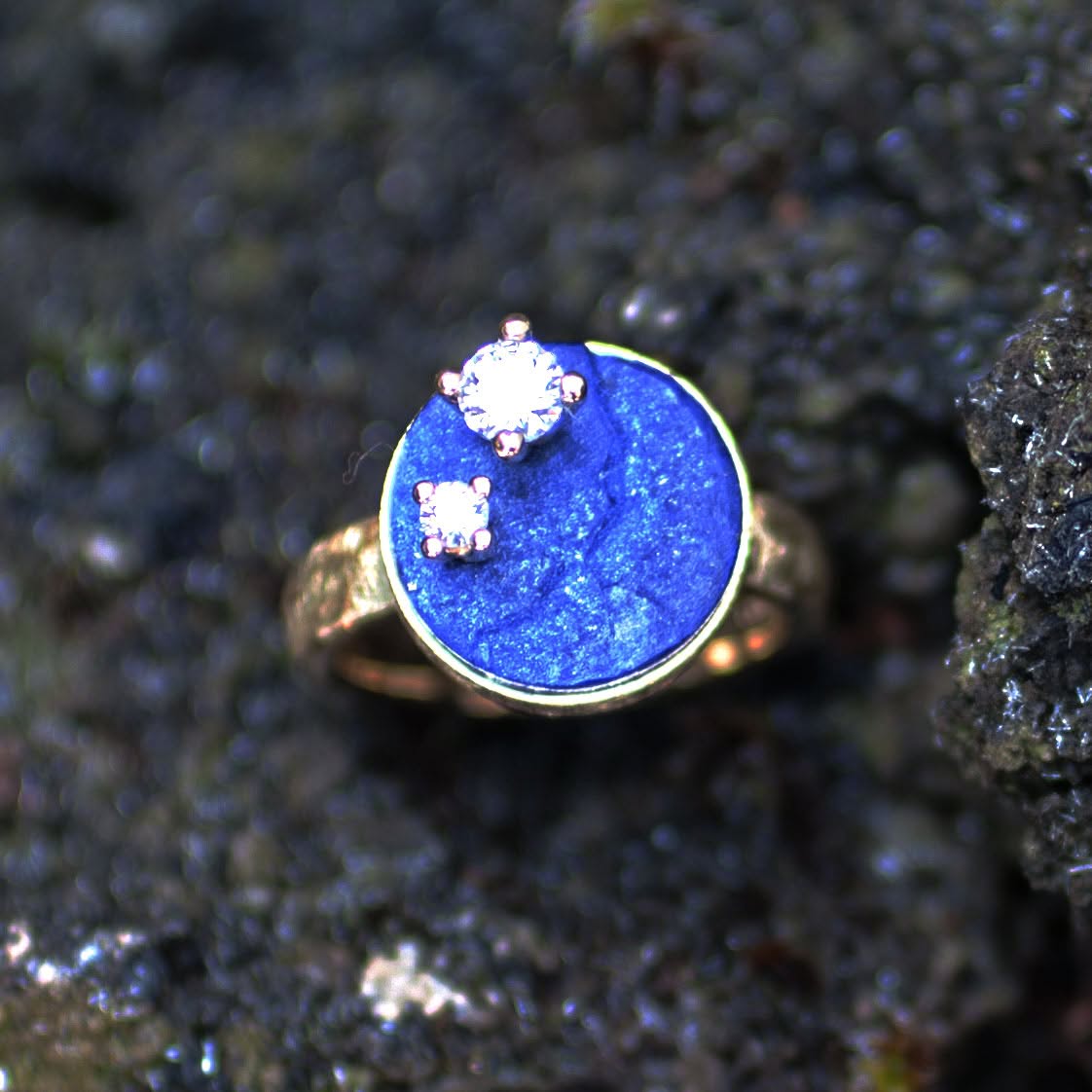 Goldring mit Lapilazuli und Brillanten